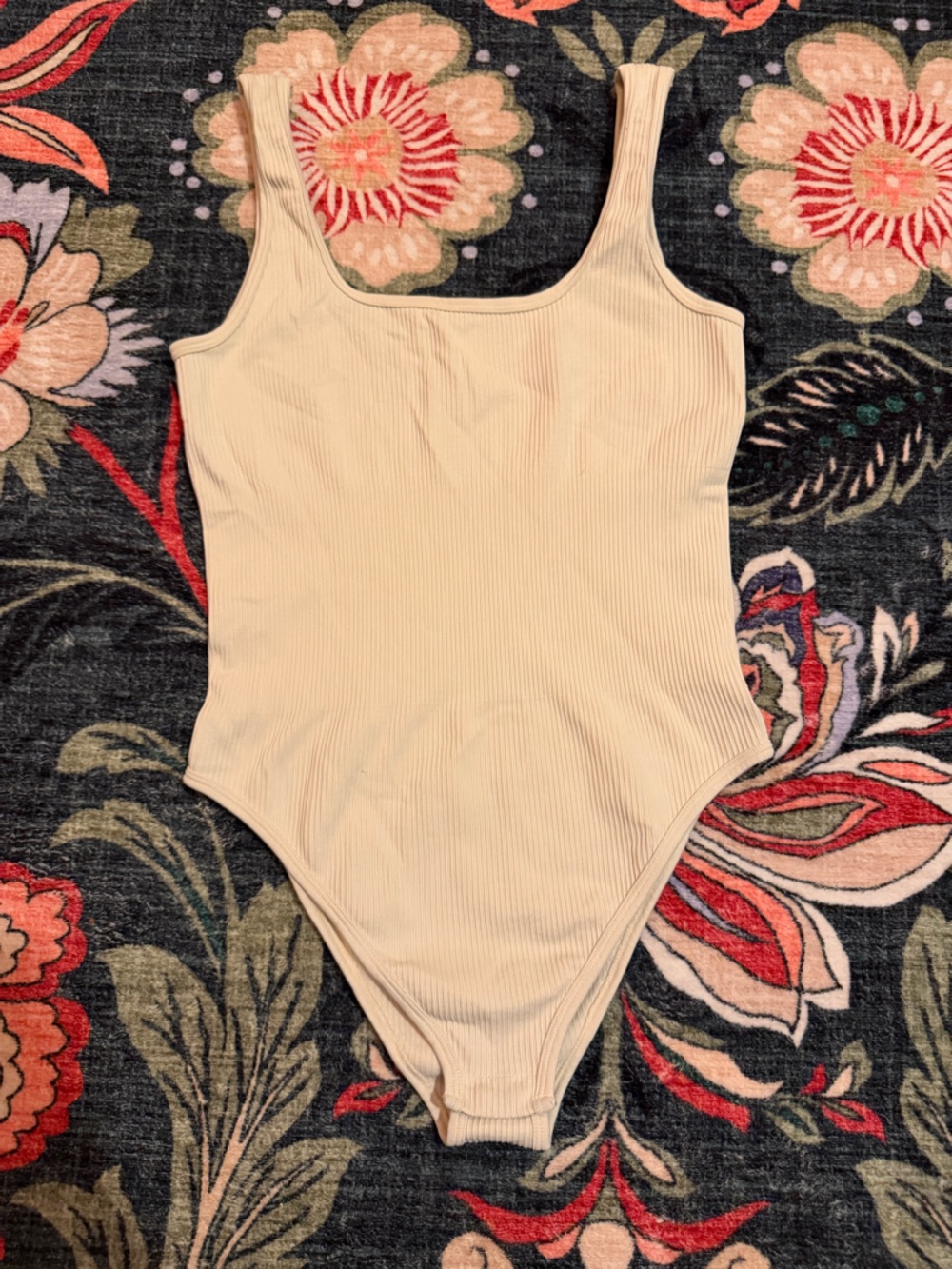 3/$25 🤍 Cream Ribbed Bodysuit Tank Size M